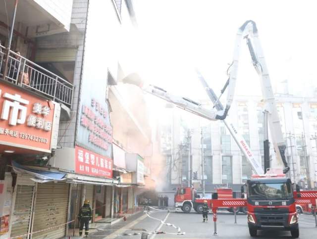 湘西土家族苗族自治州老旧市场（商场）灭火救援实战化演练在吉首开展