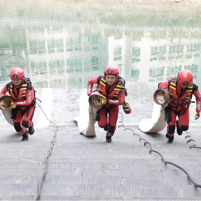 湘西土家族苗族自治州老旧市场（商场）灭火救援实战化演练在吉首开展