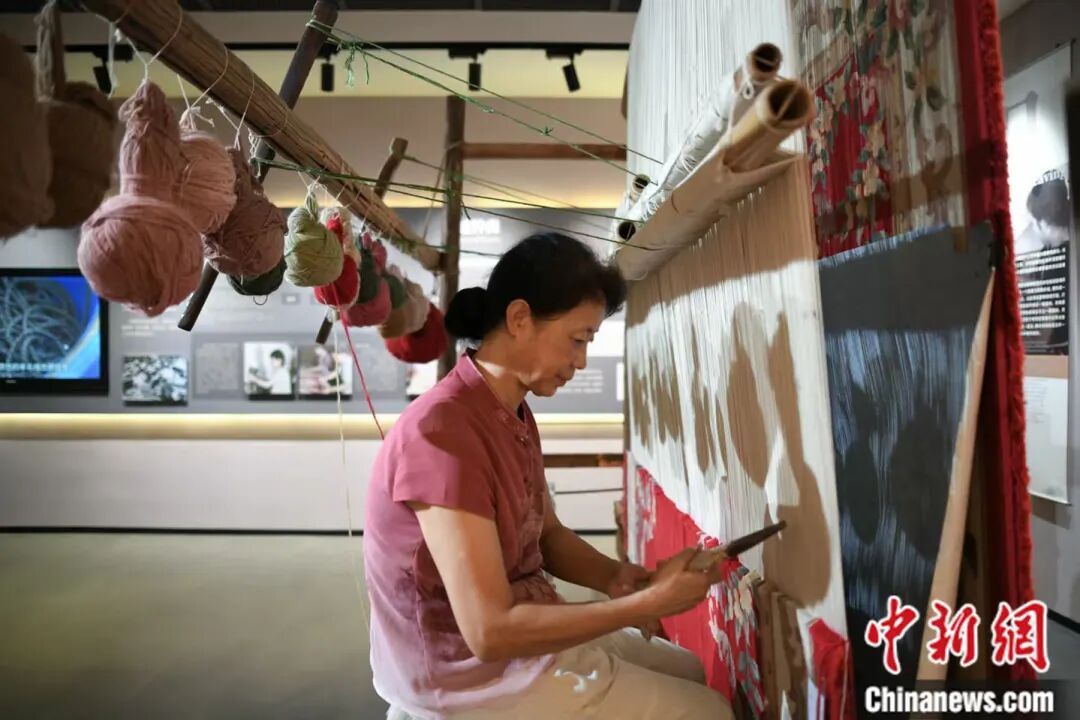 5秒成毯,天津这座小镇何以织出全球生意经