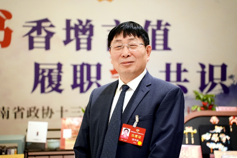 河南省政协委员潘伟斌：告别“千村一面”，让乡村“万紫千红”