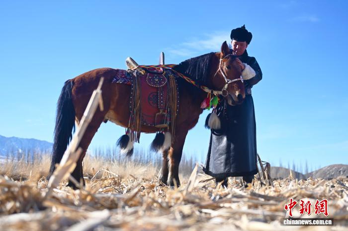 (新春走基层)肃北马背上的新牧人:青春接力,从草原到文旅融合