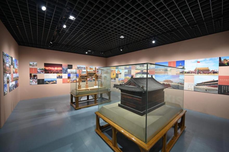 中、英、法三语“影见中轴”北京中轴线主题影像展在规划展览馆启幕