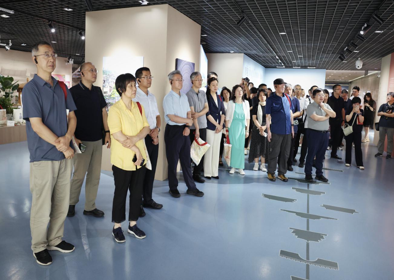 中、英、法三语“影见中轴”北京中轴线主题影像展在规划展览馆启幕