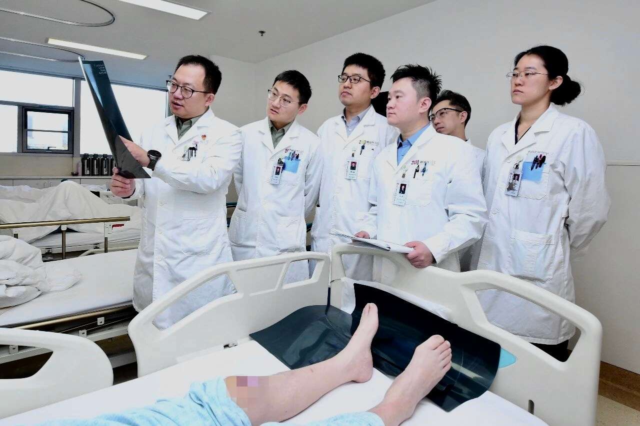 我国自主研发的手术机器人完成活动平台单髁置换临床试验