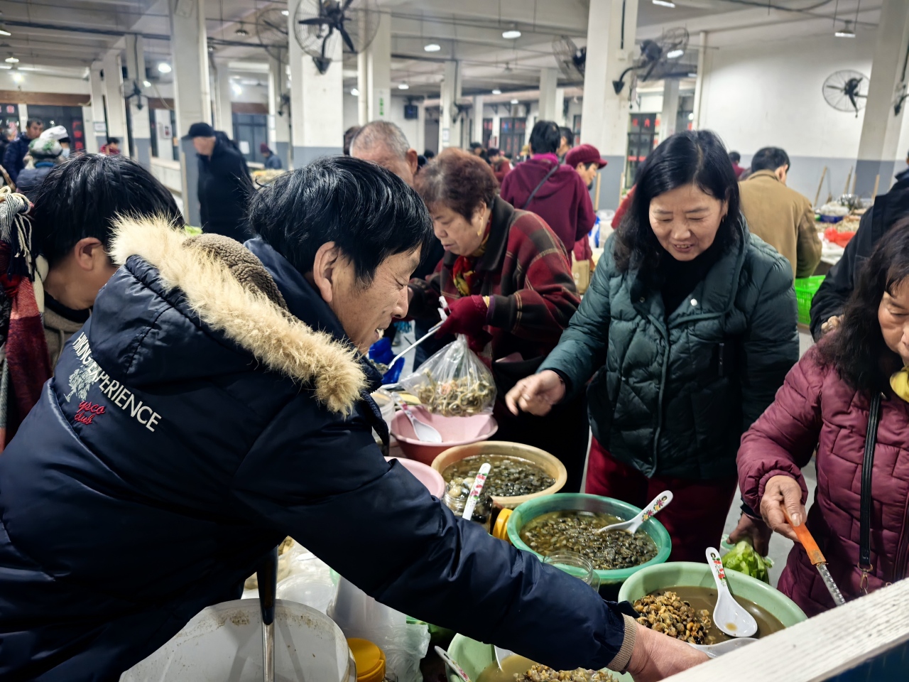 城乡直供、智慧快检,横溪这个共富市集,200多个摊位“零租金”! 城乡直供、智慧快检,横溪这个共富市集,200多个摊位“零租金”!