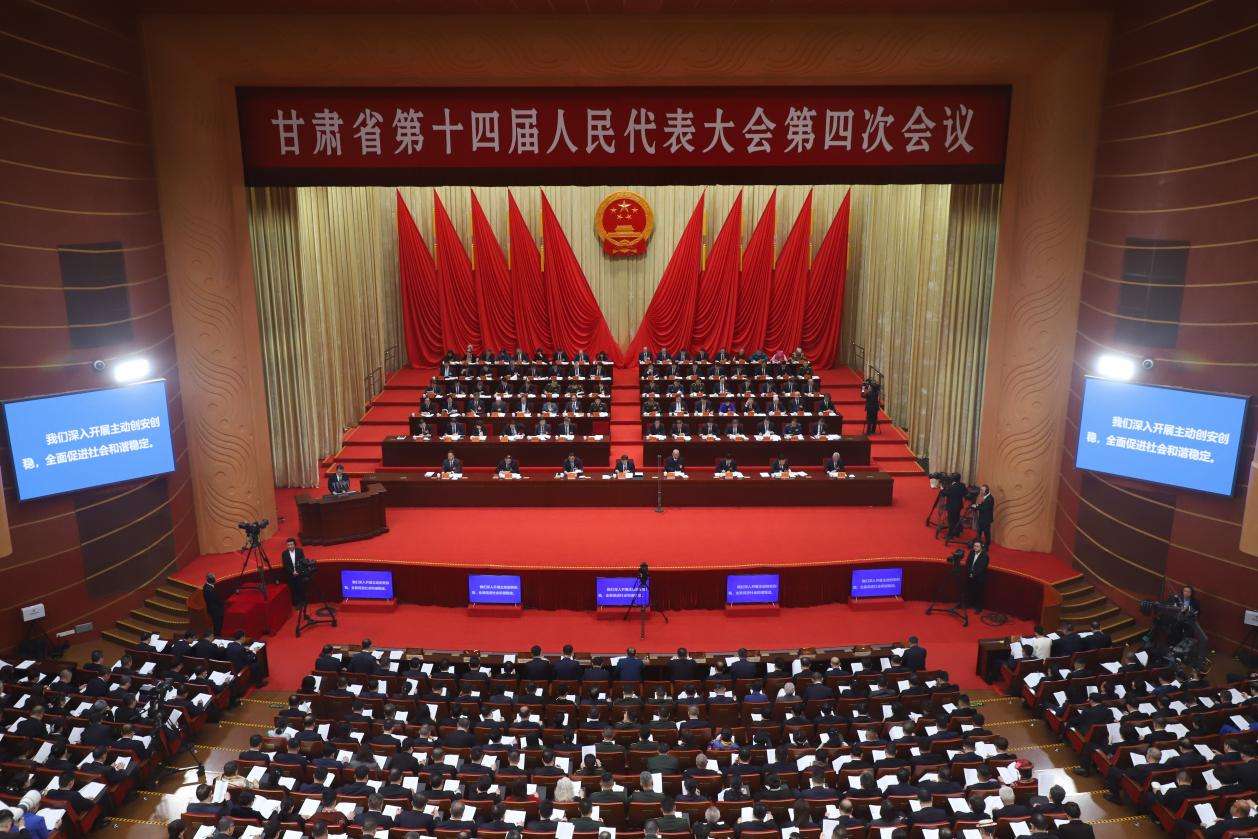 聚焦甘肃“两会”|甘肃：避险搬迁让46万群众住进幸福窝