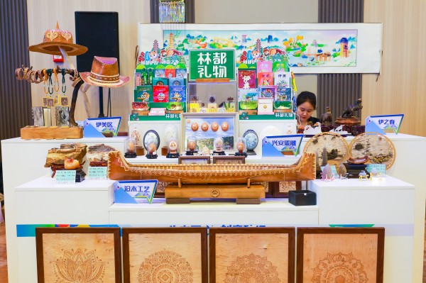 首届“伊春礼物”设计大赛暨文创市集活动成功举办