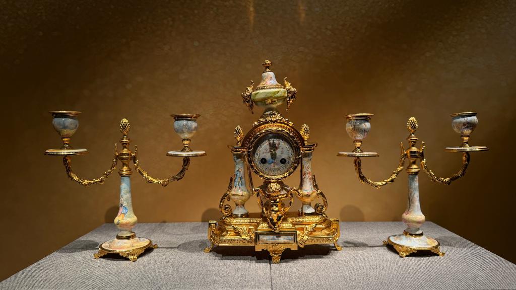 大连博物馆推出古董钟表展