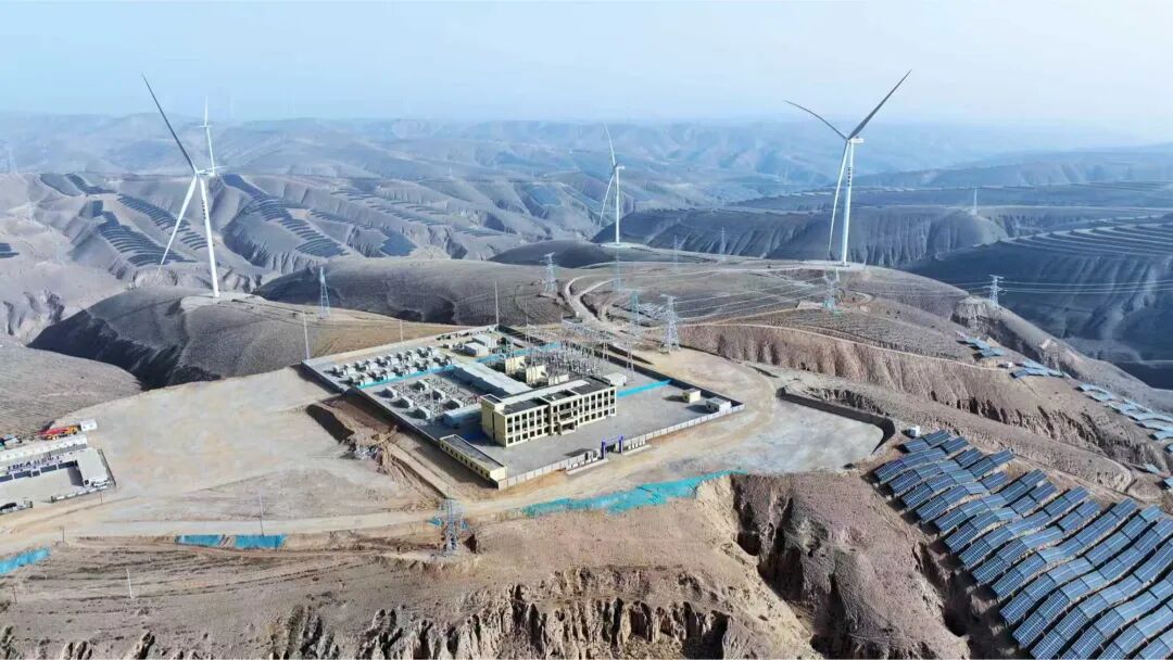 甘肃庆阳“东数西算”绿电聚合试点项目首批机组并网发电