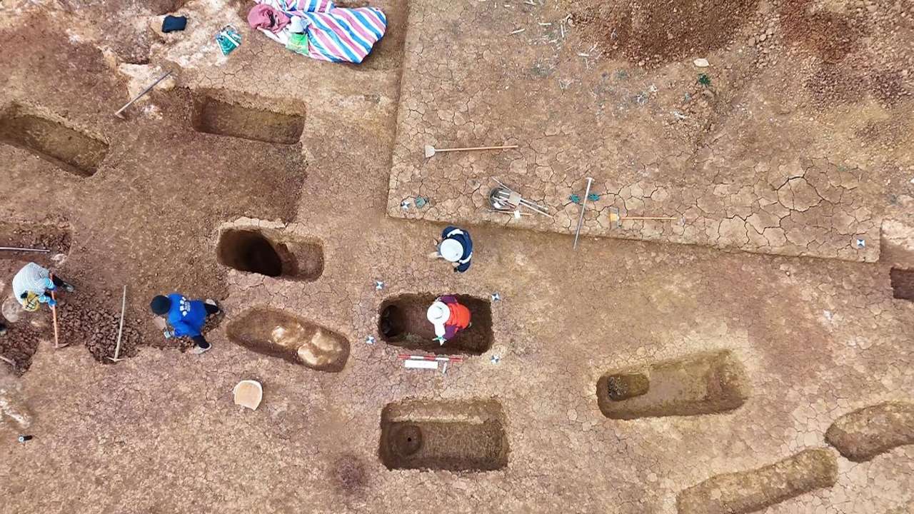 云南弥勒发现两千多年前的青铜工匠墓地