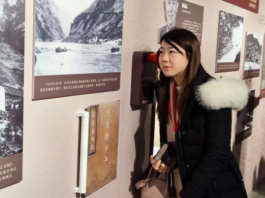 纪念红军长征胜利90周年，“万水千山只等闲”专题展在沪开幕