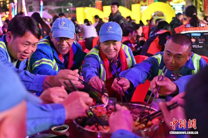 （新春见闻）广州：“情暖劳动者穗岁平安年”2026年新春团年饭慰问活动举行