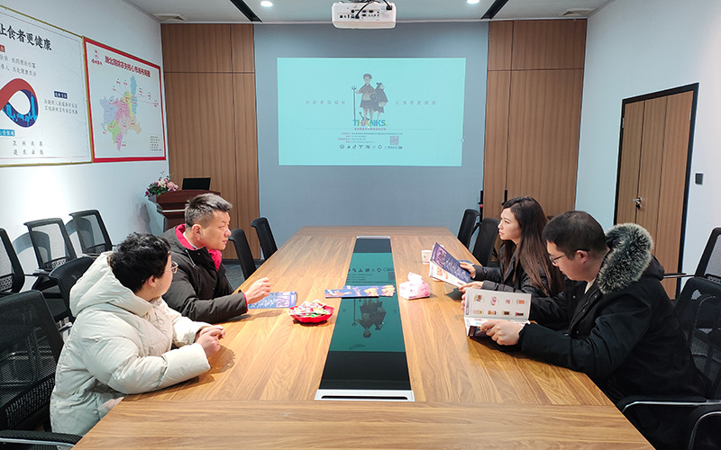 直播前的选品会。 王楚怡摄