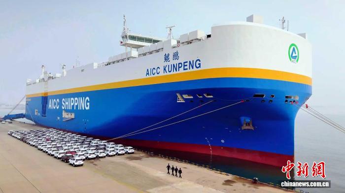 辽宁大连:国门年味浓 护航出海“加速度”