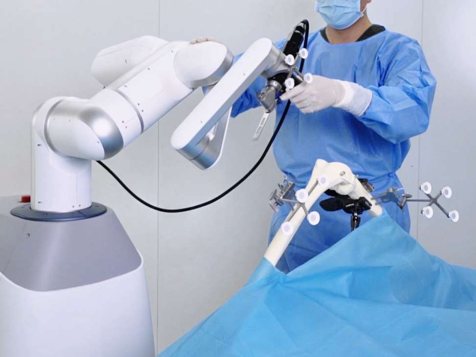 深看科创 | 我国首款完全自主研发的机械臂骨科手术机器人“上岗”首秀