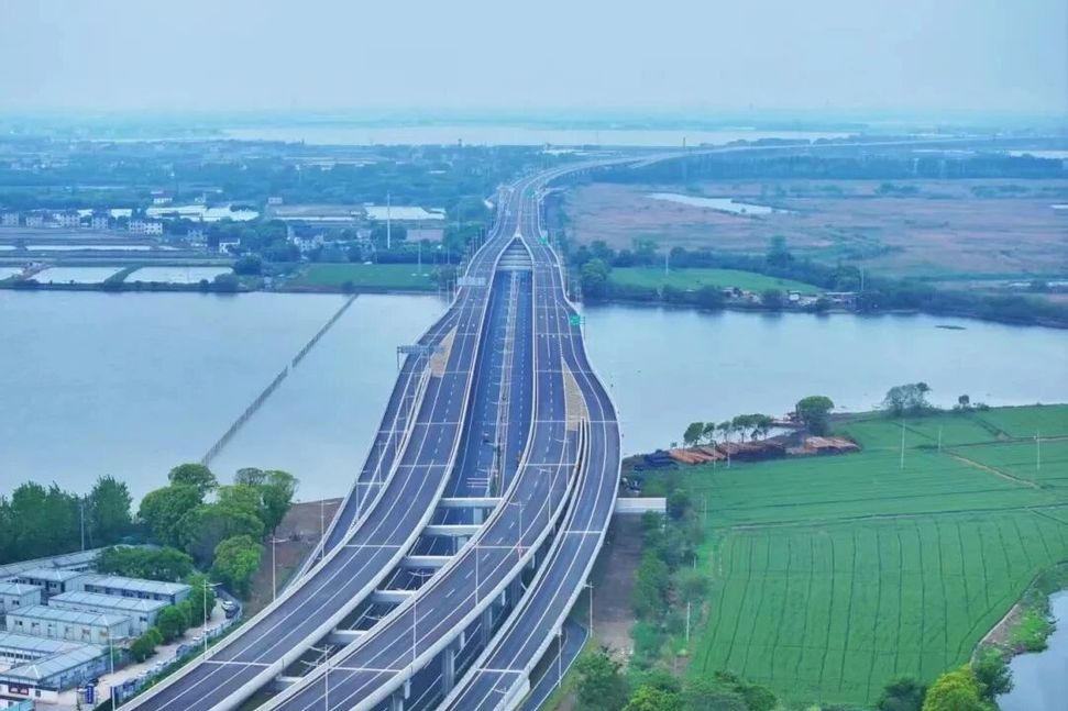 大道如虹筑通途,匠心笃行谱新篇 大道如虹筑通途,匠心笃行谱新篇