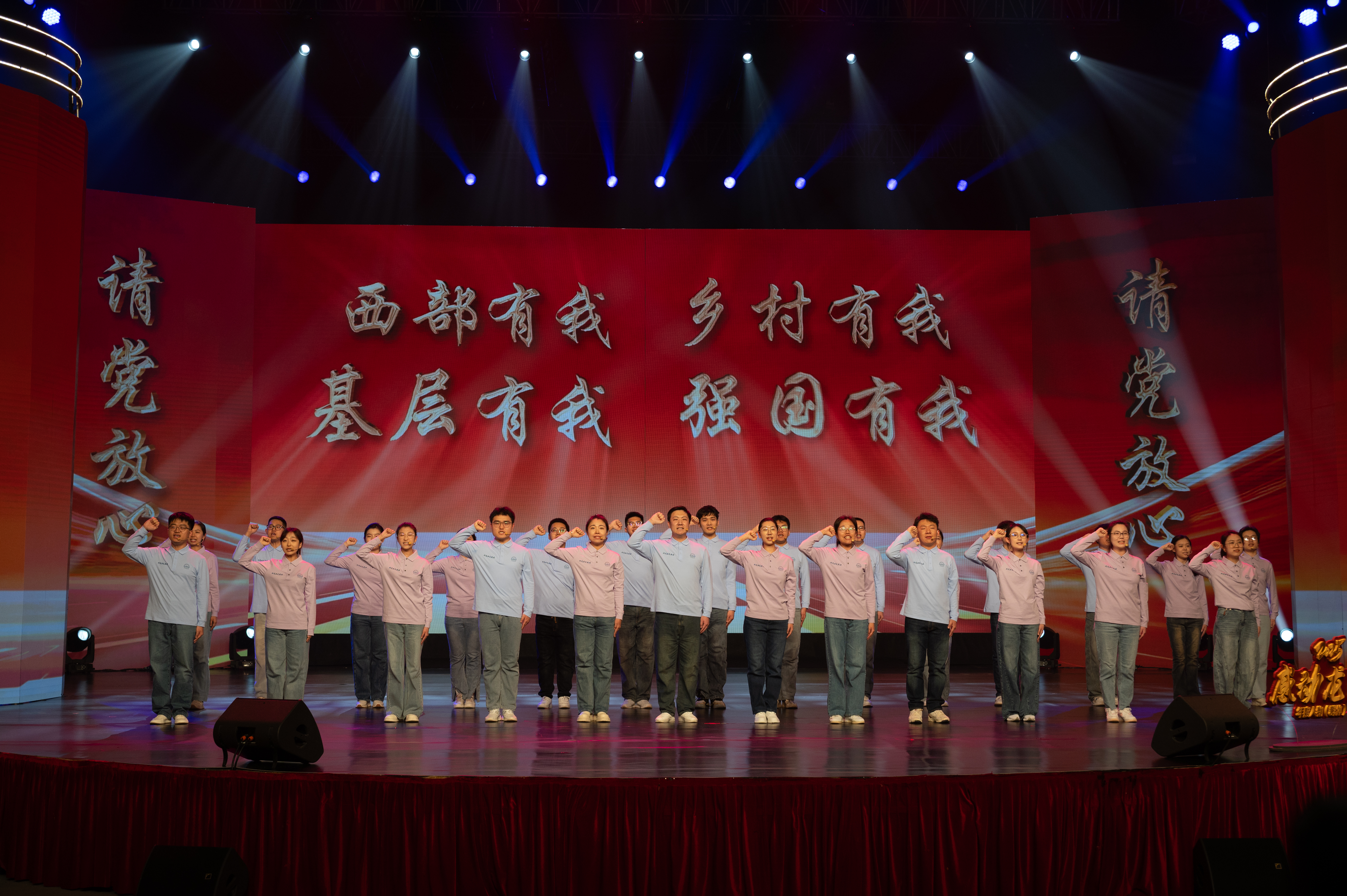 2025“感动龙江”年度人物(群体)揭晓 王岚出席并颁奖 2025“感动龙江”年度人物(群体)揭晓 王岚出席并颁奖