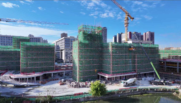 广西首个100%再生粗骨料混凝土示范工程封顶 广西首个100%再生粗骨料混凝土示范工程封顶