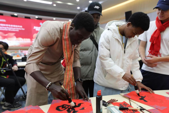 广西建院:国际学生共品中国文化年味 广西建院:国际学生共品中国文化年味
