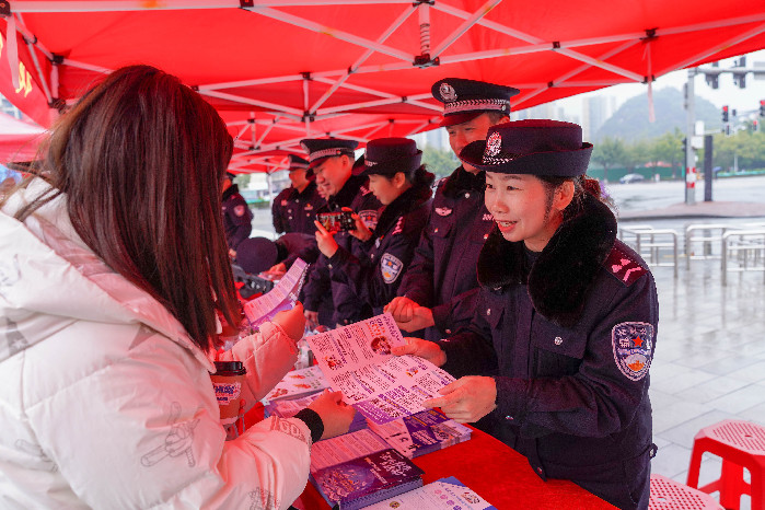 “平安桂林 法治桂林 文明桂林”新春系列行动启动 “平安桂林 法治桂林 文明桂林”新春系列行动启动