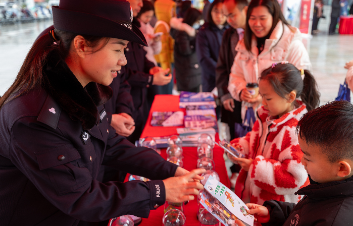 “平安桂林 法治桂林 文明桂林”新春系列行动启动 “平安桂林 法治桂林 文明桂林”新春系列行动启动