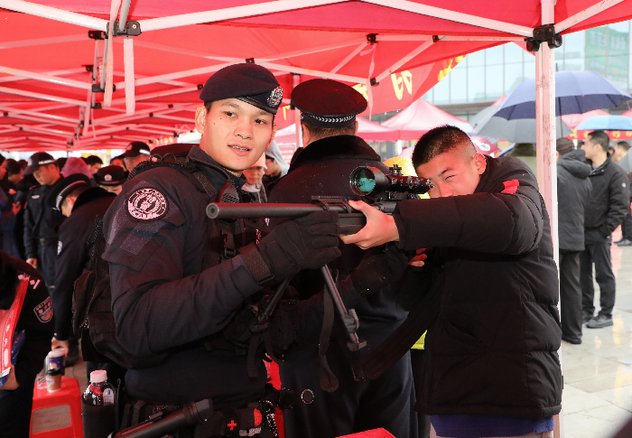 “平安桂林 法治桂林 文明桂林”新春系列行动启动 “平安桂林 法治桂林 文明桂林”新春系列行动启动