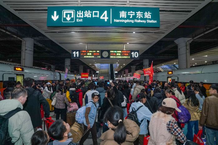 广西连续11年开行免费专列 1905名在粤桂籍人员暖心返乡 广西连续11年开行免费专列 1905名在粤桂籍人员暖心返乡