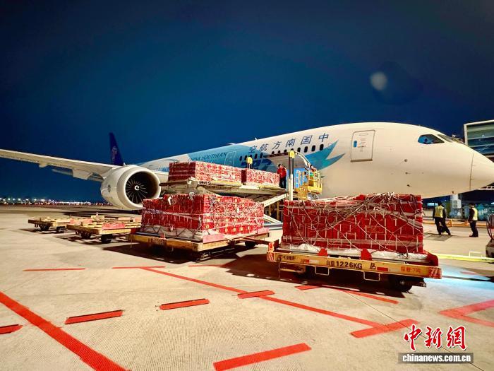 节前广州生鲜进口持续升温 航空物流护航“洋年货”