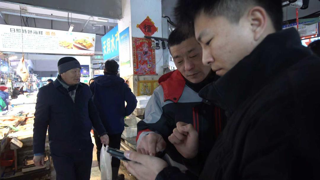 新春走基层|一箱箱海鲜发全国,快递小哥当好日照美味“搬运工” 新春走基层|一箱箱海鲜发全国,快递小哥当好日照美味“搬运工”