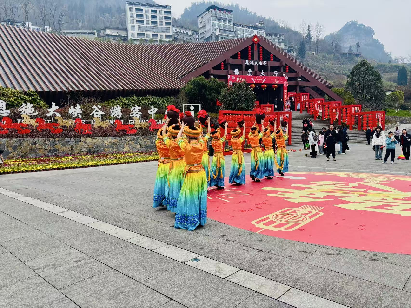 春节假期文旅市场活力足,多家景区实现马年新春开门红
