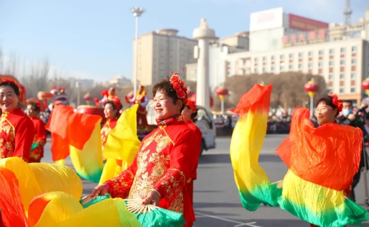 过年人潮已刷屏！新疆各地新年活动扎堆 满城都是人人人
