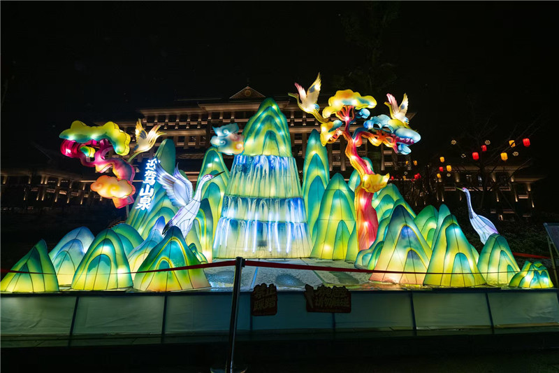 迎驾春风街灯展。霍山县文旅局供图