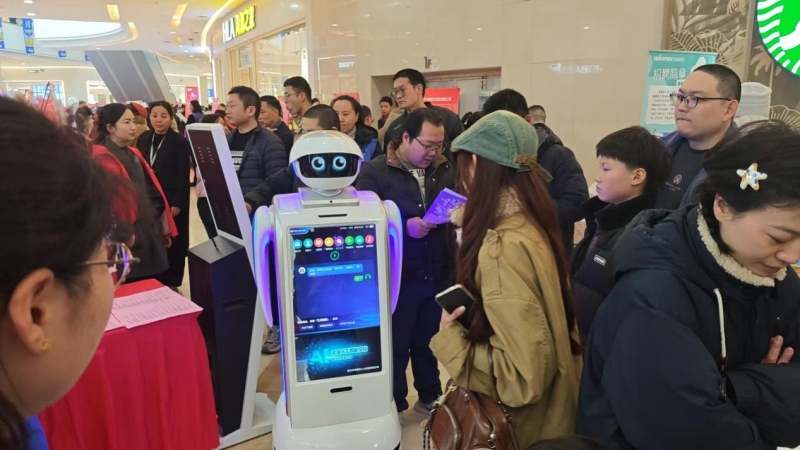 2026年“春风行动暨就业援助季”高校毕业生、退役军人专场招聘会现场。