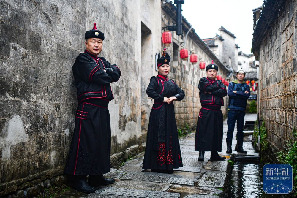 呼伦贝尔草原风情涌入烟雨宏村