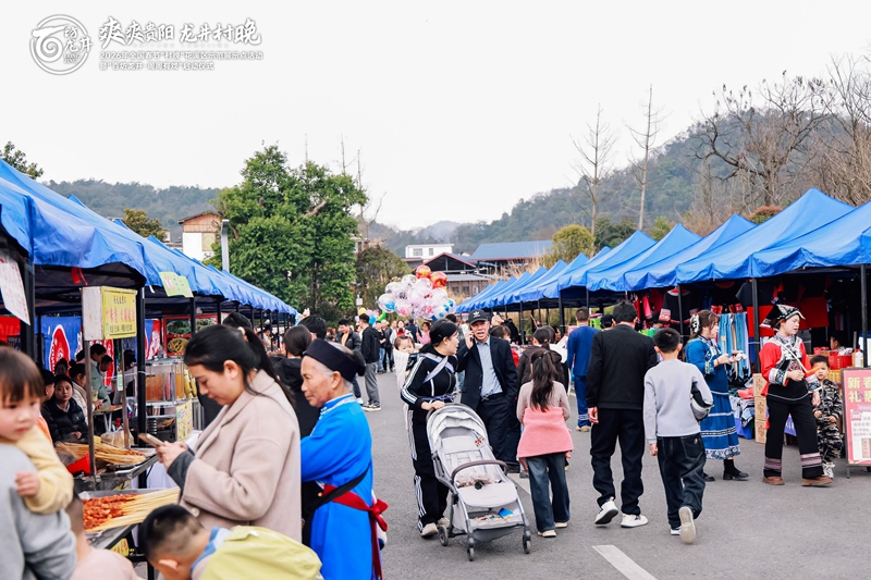 “龙井村集”一隅。花溪区委宣传部供图