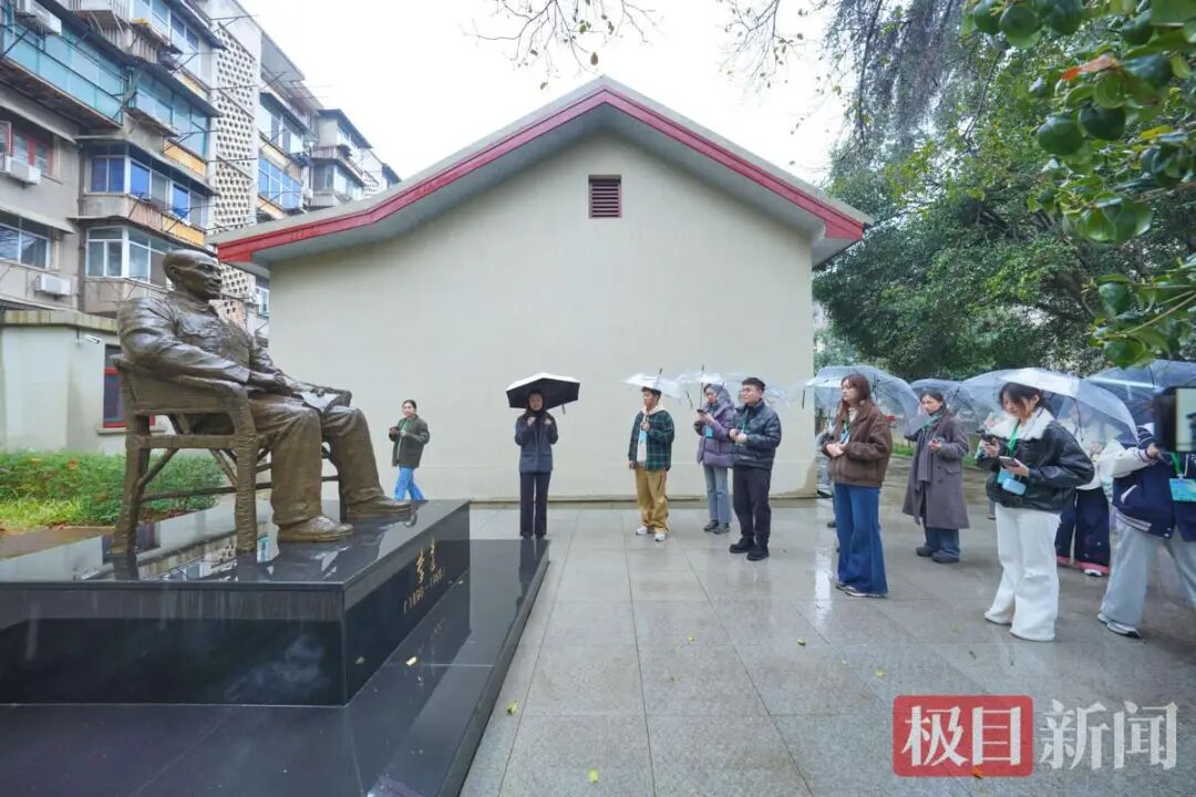 在珞珈山“遇见”伟人,大学生在这里开启一堂“行走的大思政课” SZT01550.jpg