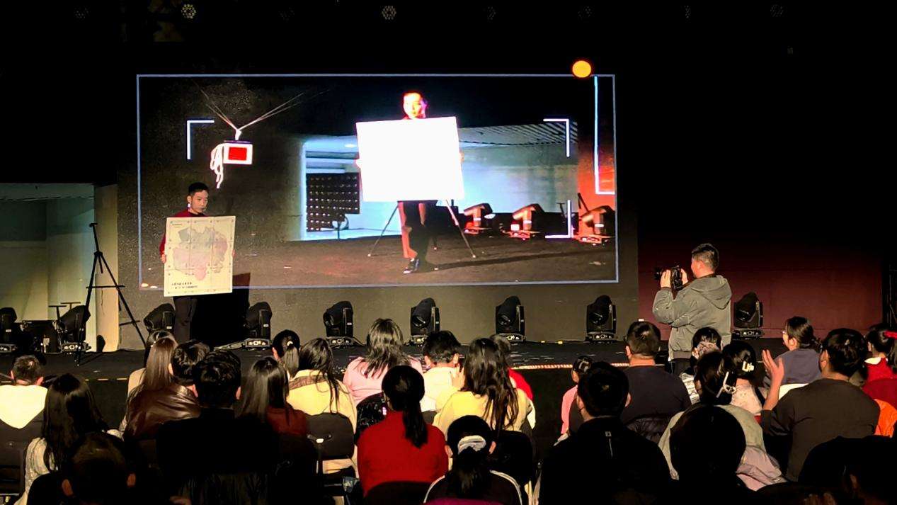 青海原创《“魔”名“奇”妙2.0》沉浸式互动喜剧魔术秀新春上演