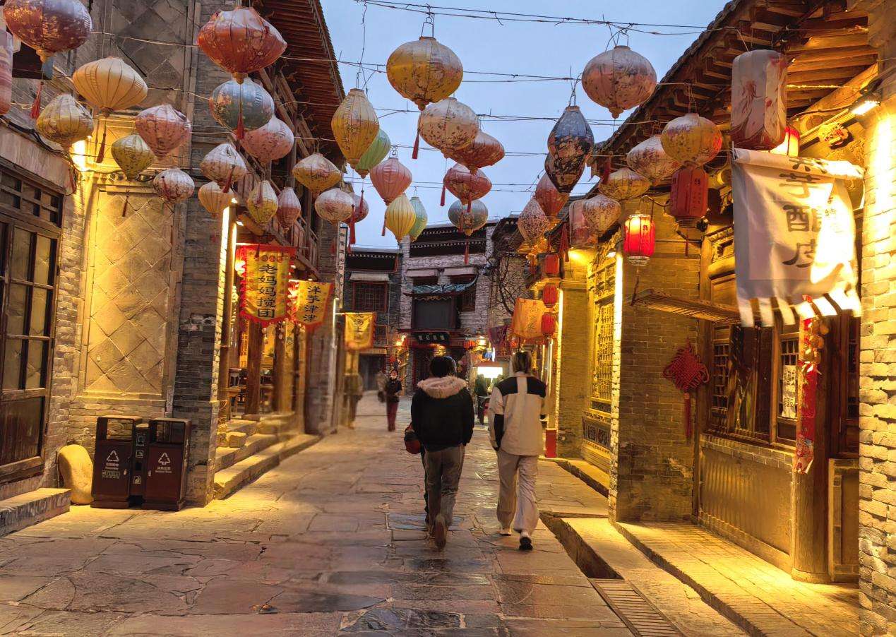 青海海东：这个春节不打烊