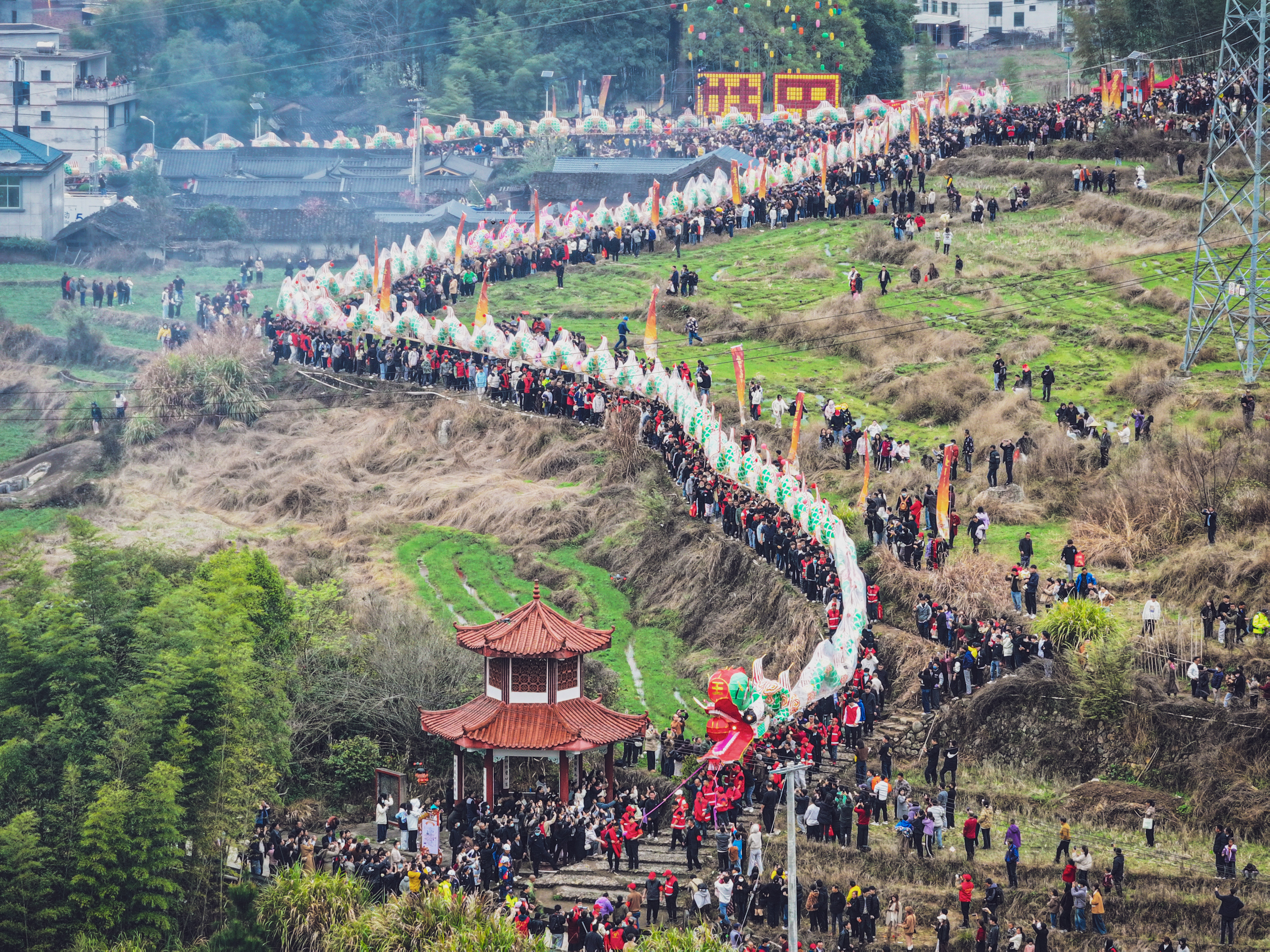 光明聚焦·非遗过大年|福建龙岩连城姑田：巨龙腾跃 燃动古村