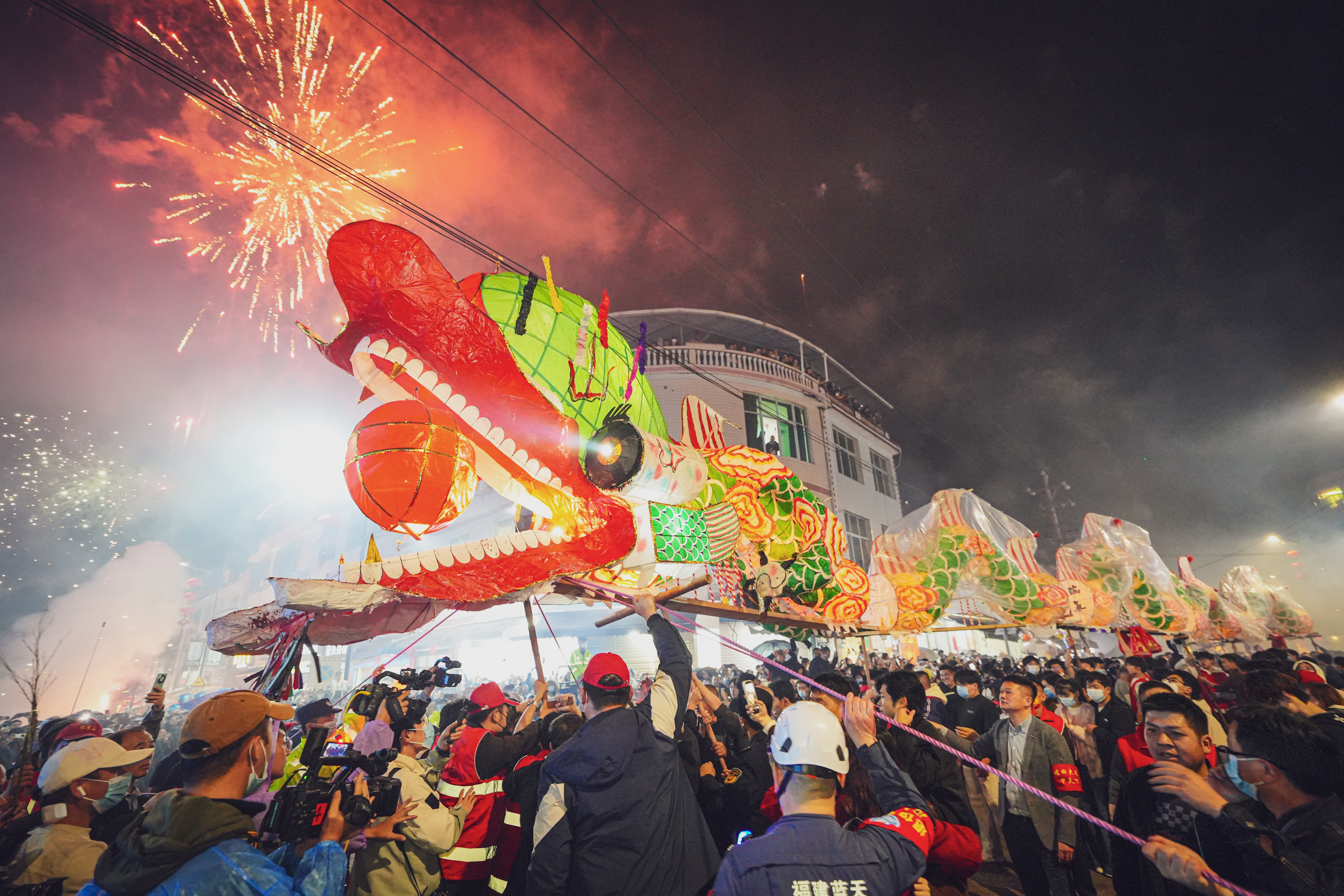 光明聚焦·非遗过大年|福建龙岩连城姑田：巨龙腾跃 燃动古村