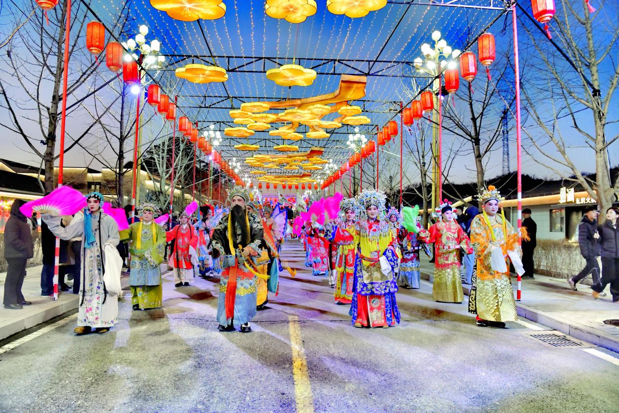 河北承德宽城孤山子：文旅电商双翼齐飞迎马年 璀璨灯会“播”出乡村新景