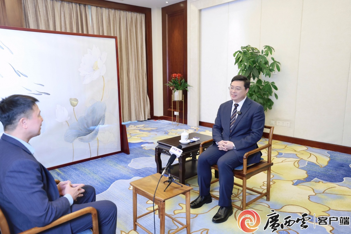 韦韬在京接受越南媒体采访