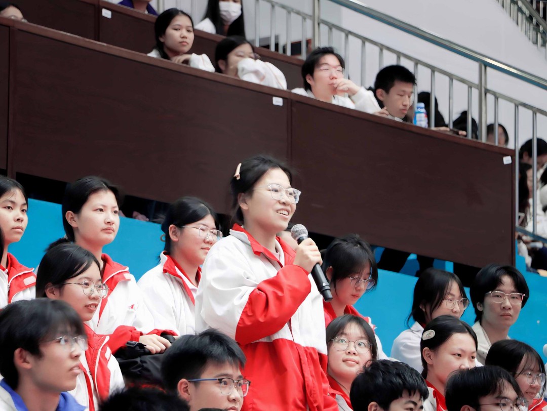 特写 | “大先生”进“大课堂”:韶院千人夜话传薪火
