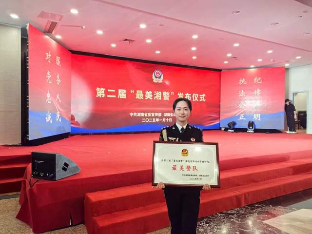 吉首女子护学中队：九年坚守护学岗，巾帼柔情护平安