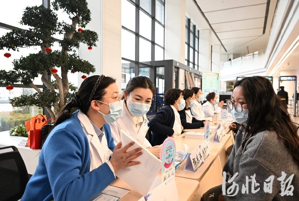 健康优先，持续提高人均预期寿命