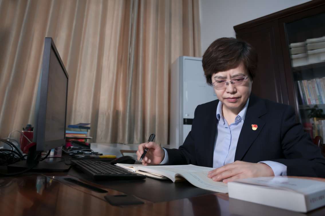 李静代表:落实“减考”政策推动教育教学回归育人本质 李静代表:落实“减考”政策推动教育教学回归育人本质