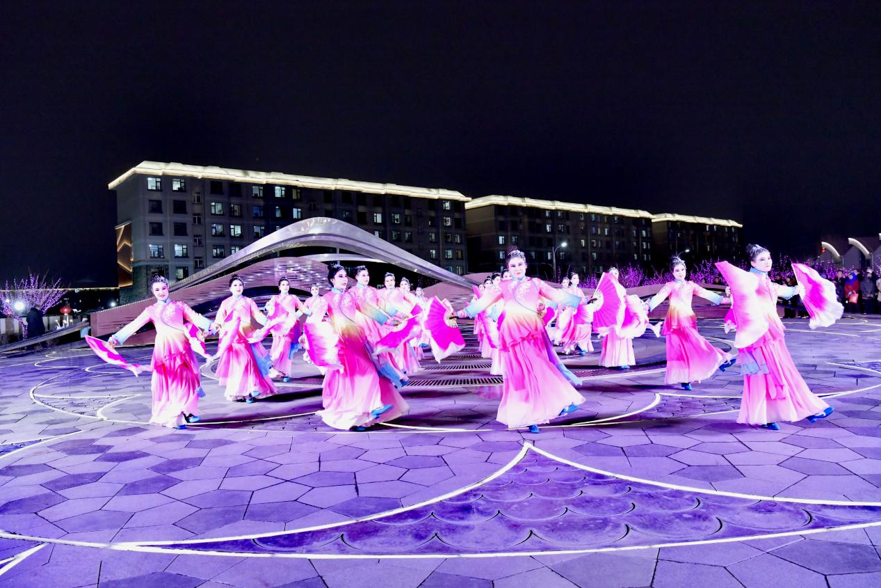 光影点亮山乡夜——宽城孤山子村上演“花灯盛宴”