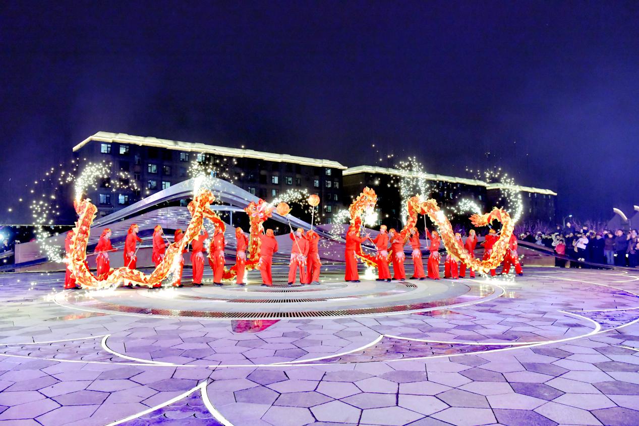 光影点亮山乡夜——宽城孤山子村上演“花灯盛宴”