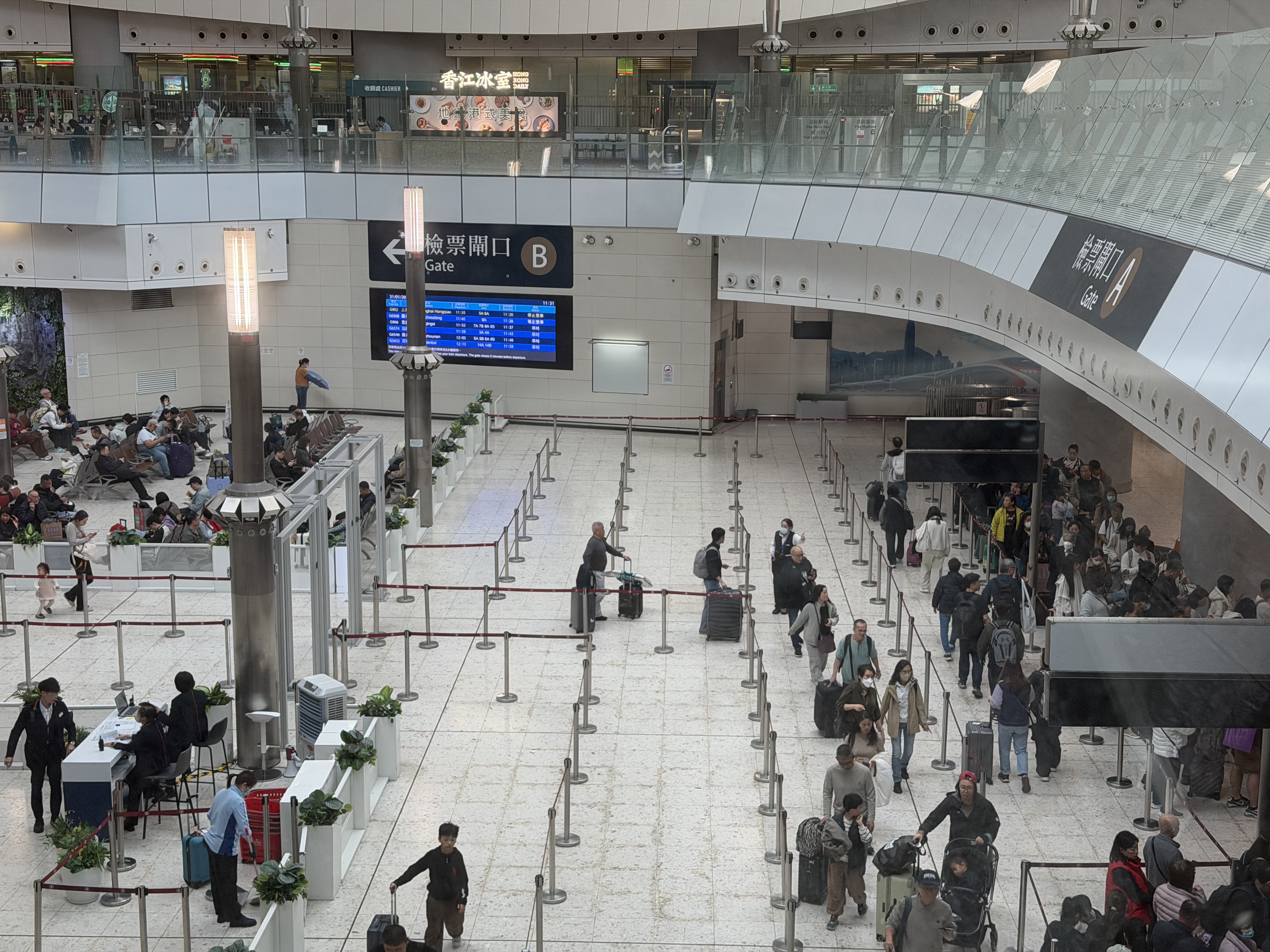 日均客流近10万!广深港高铁串起湾区 “生活圈”