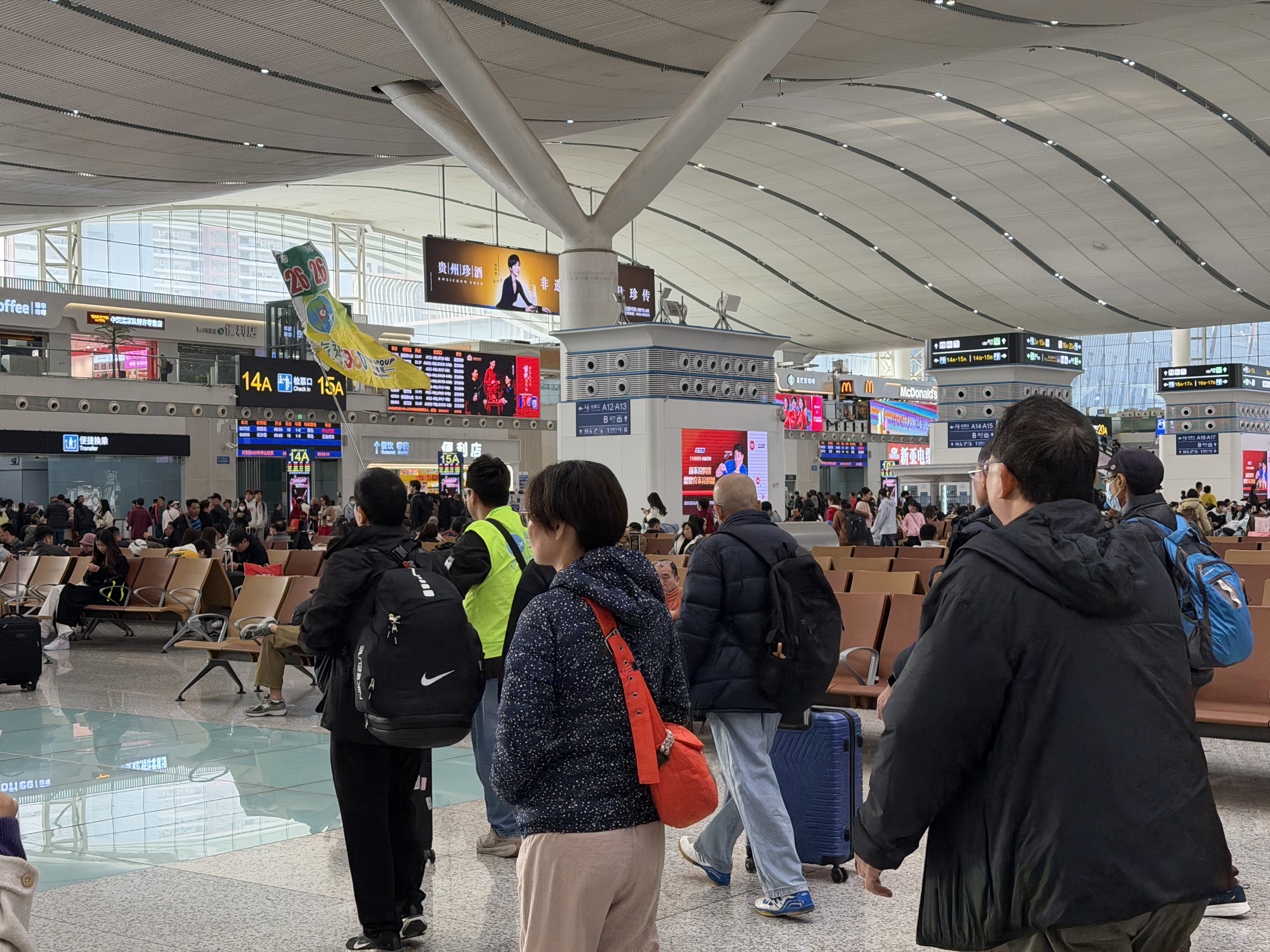 日均客流近10万!广深港高铁串起湾区 “生活圈”